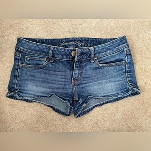 American Eagle low rise short shorts